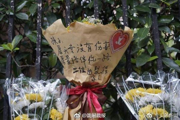 给队友加油来了！巴特勒现身塔霍湖高尔夫名人赛为库里助威